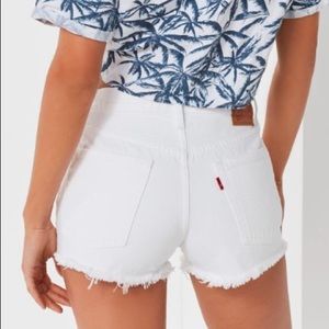 Levi’s 501 Mid-rise White Jean Shorts sz 27 *NWT*